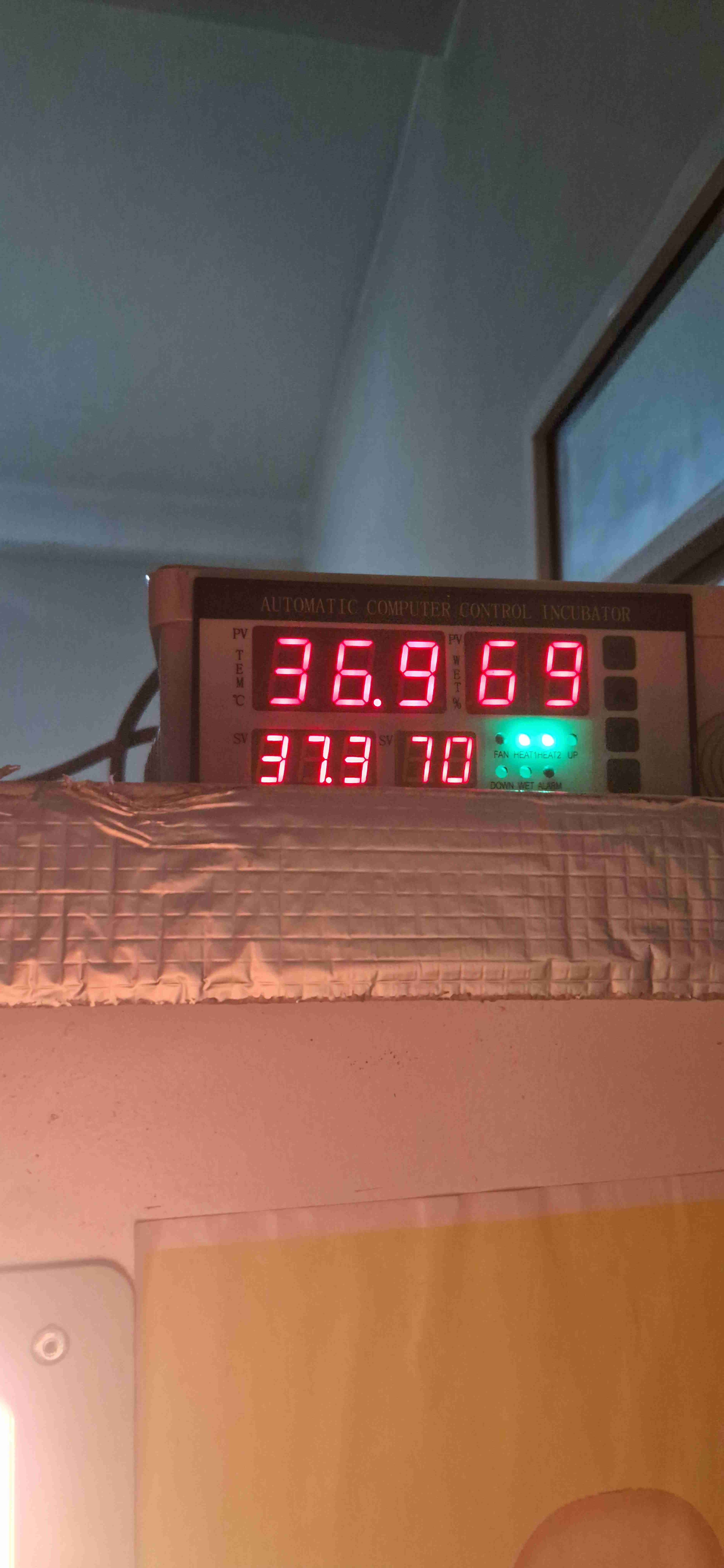 2 فقاسات للبيع